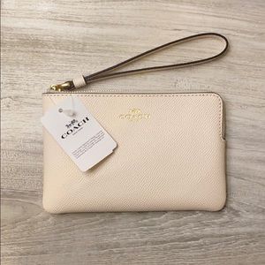 ❌SOLD❌ Coach zip wristlet!